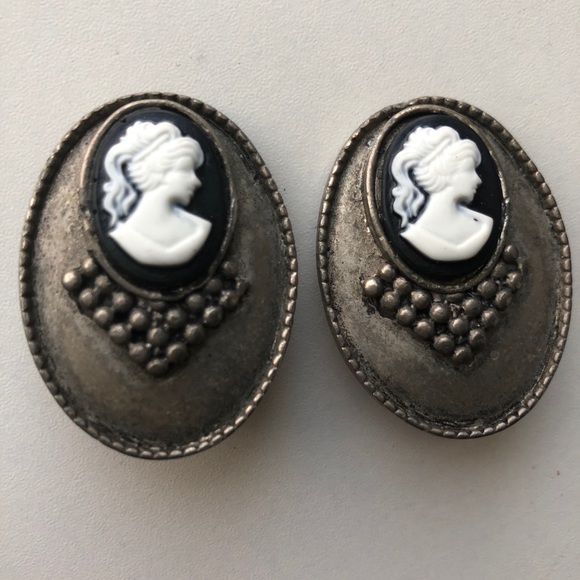 Vintage Cameo Clip Earings - Picture 1 of 4